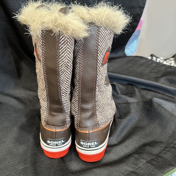 Sorel Winter Boots - Picture 3 of 7
